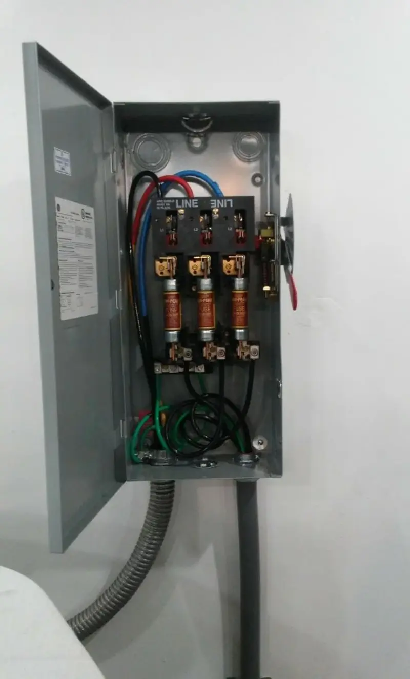 Three-phase disconnect switch installed for Smoke Detector Installation in Franklinton